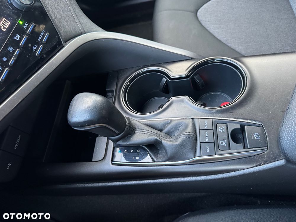 Toyota Camry 2.5 Hybrid Comfort CVT - 23