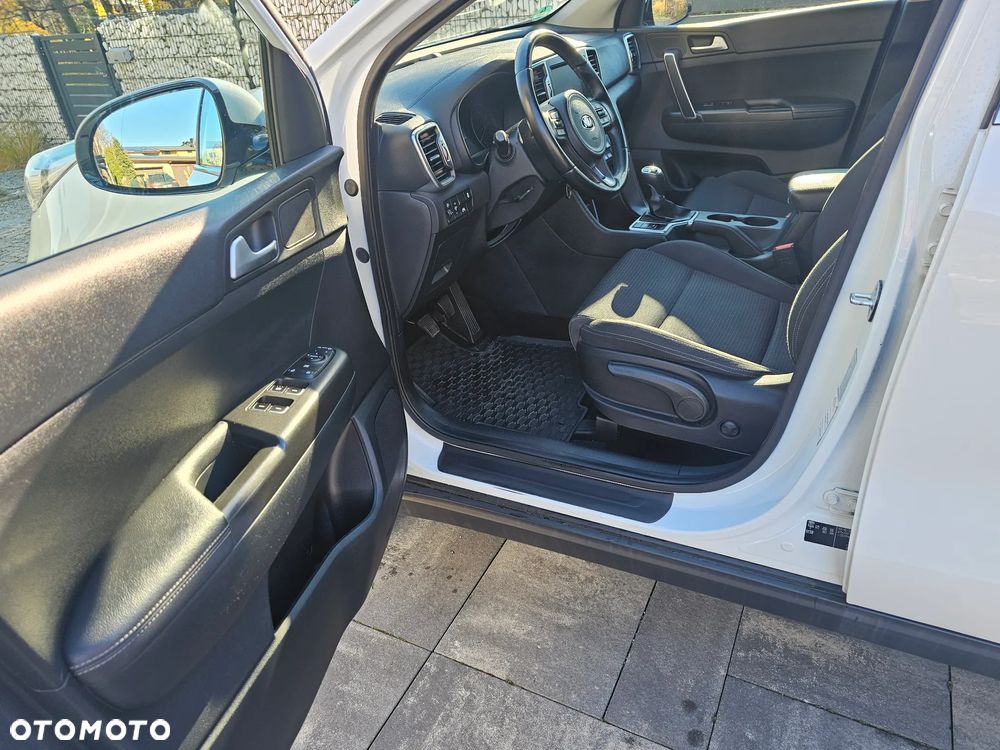 Kia Sportage 1.6 GDI Black Edition 2WD - 11