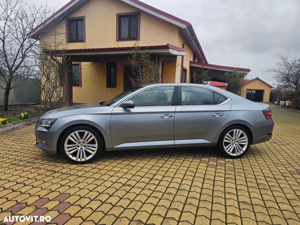 Skoda Superb 2.0 TDI Premium Edition - 16