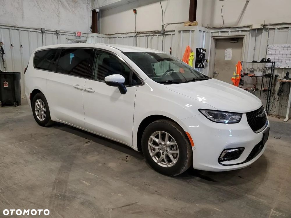 Chrysler Pacifica - 2