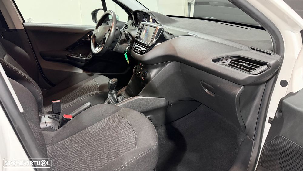 Peugeot 208 1.2 PureTech Signature - 15