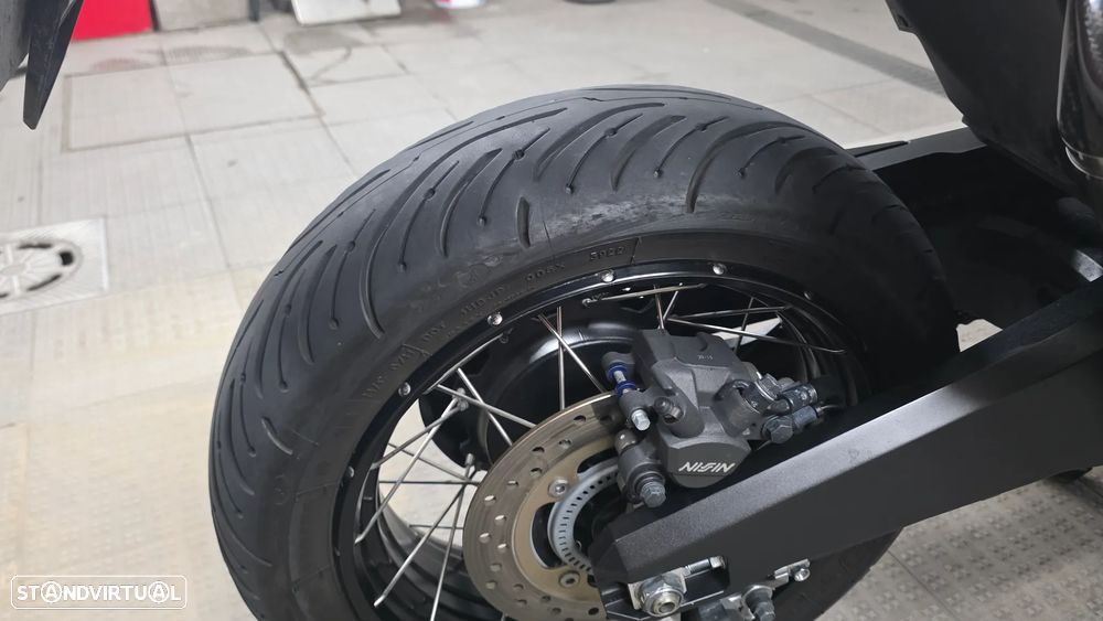 Honda X-ADV Escape Akrapovic Top Case - 12