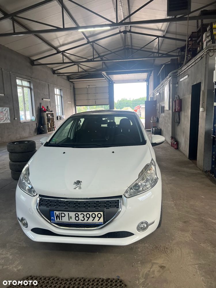 Peugeot 208 - 1