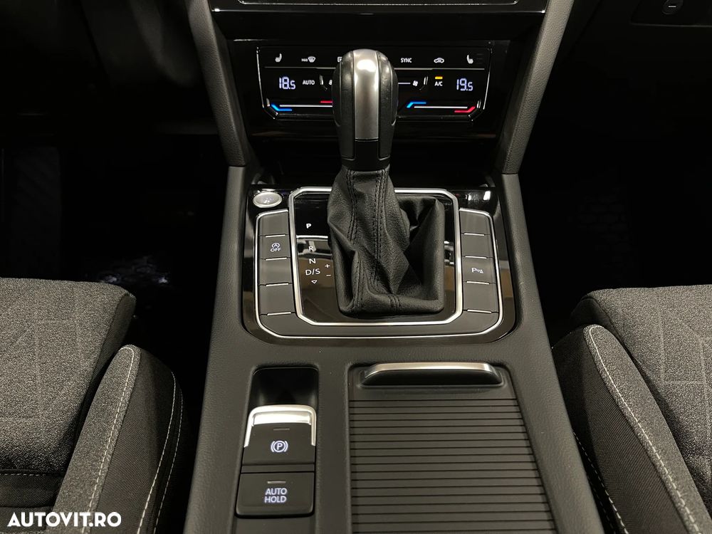 VOLKSWAGEN Passat 2023 — imagine 48