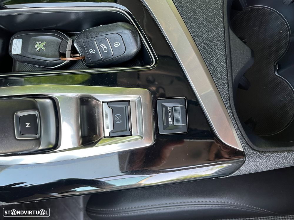 Peugeot 3008 PureTech 130 Stop & Start GPF EAT8 Allure Pack - 19