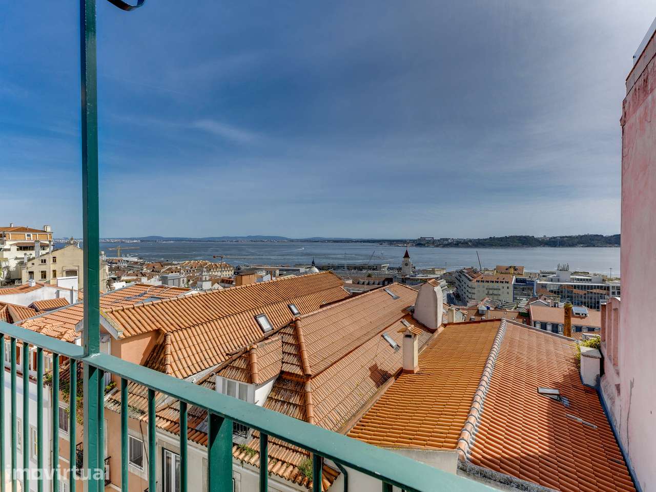 Elegância Moderna no Coração de Lisboa: T2 com vista de rio e cidade - Grande imagem: 3/30