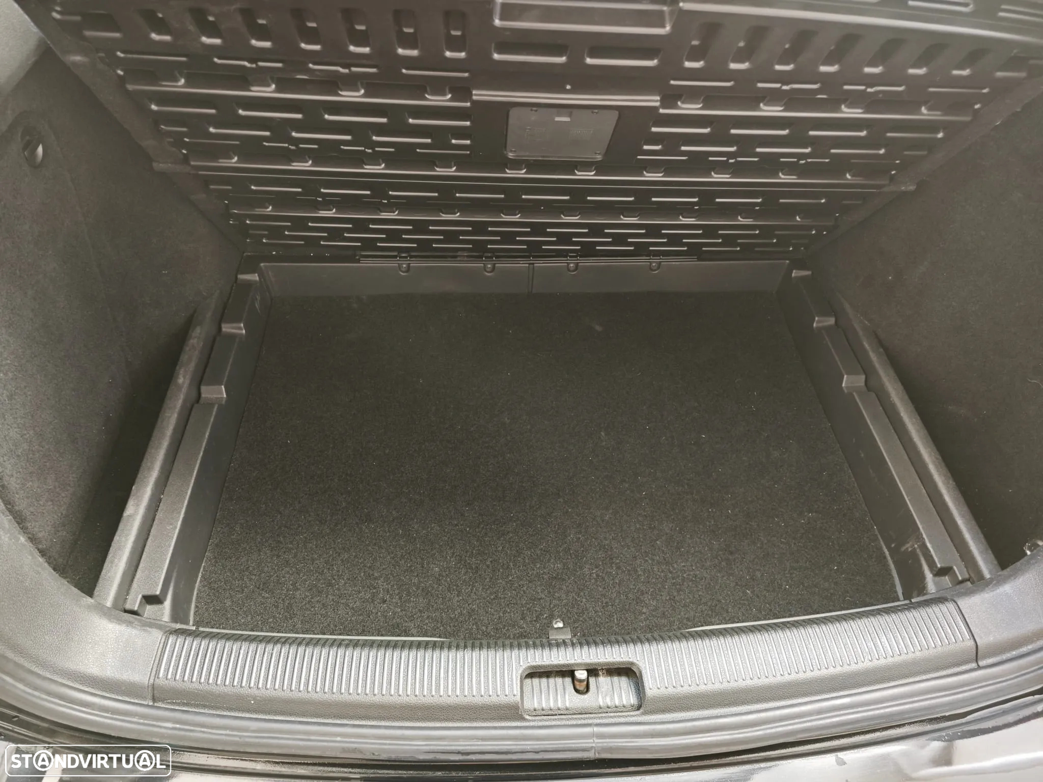 VW Golf Variant 1.6 TDi Highline DSG - 15