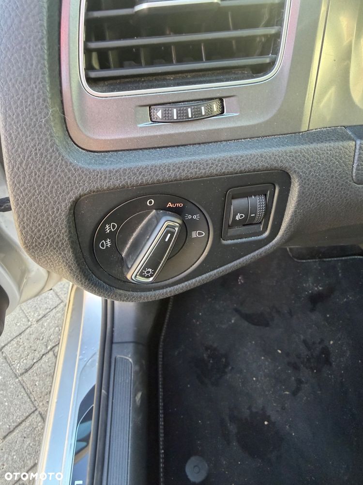 Volkswagen Golf 1.6 TDI BlueMotion Technology DSG Lounge - 17