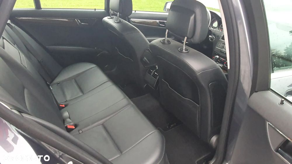 Mercedes-Benz Klasa C 250 CDI DPF 4Matic (BlueEFFICIENCY) 7G-TRONIC Elegance - 21