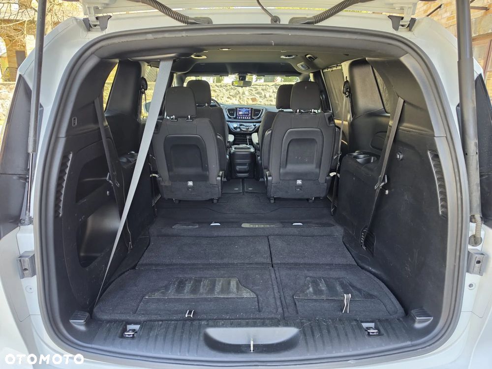 Chrysler Pacifica - 18