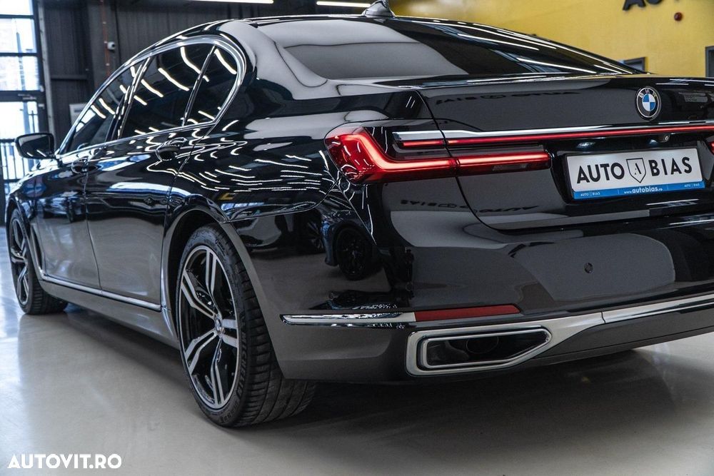 BMW Seria 7 730Ld xDrive - 38