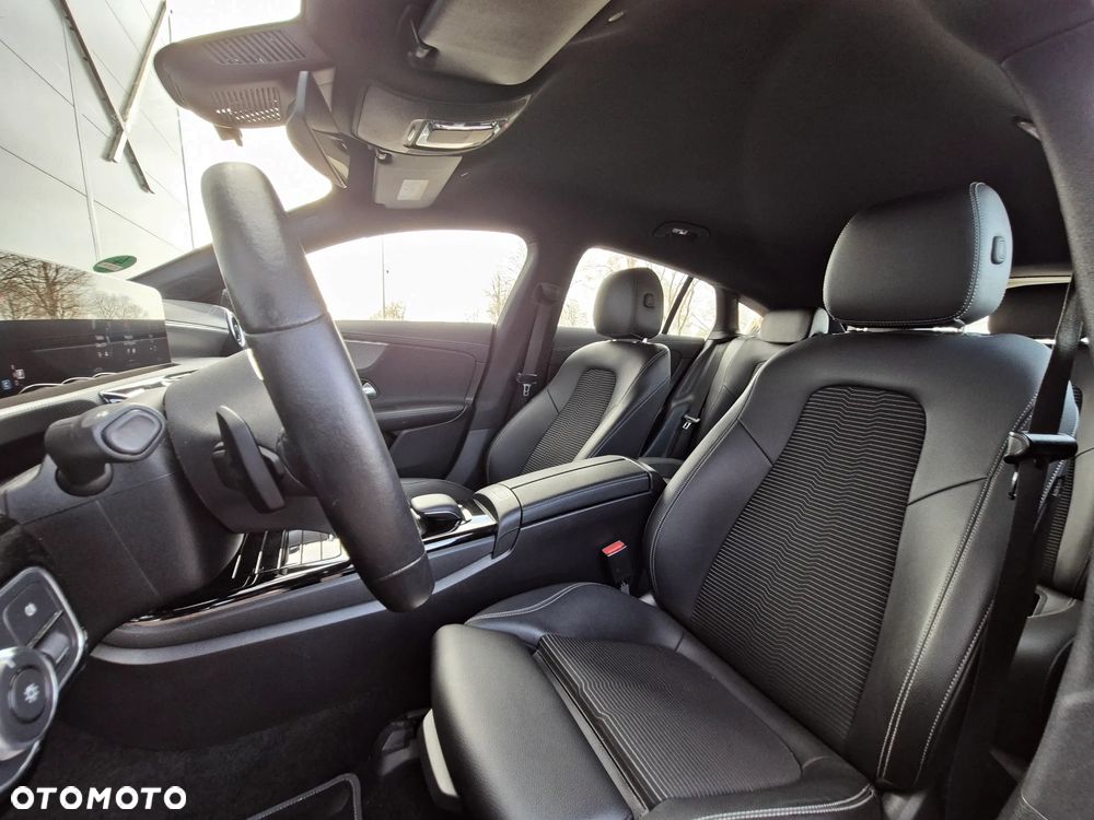 Mercedes-Benz CLA 200 7G-DCT Progressive - 20