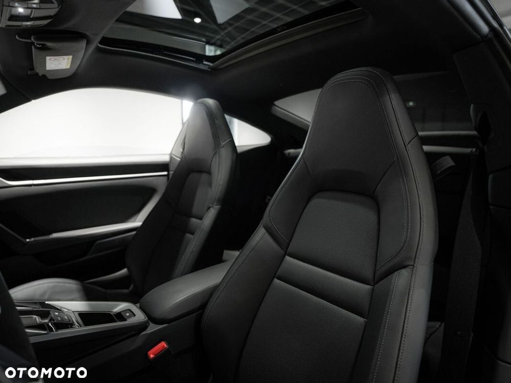 Porsche 911 Carrera - 17