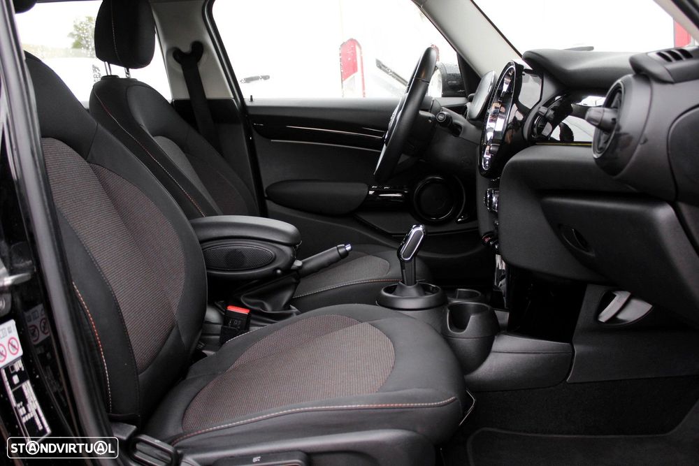 MINI 5 Portas Cooper Auto - 27