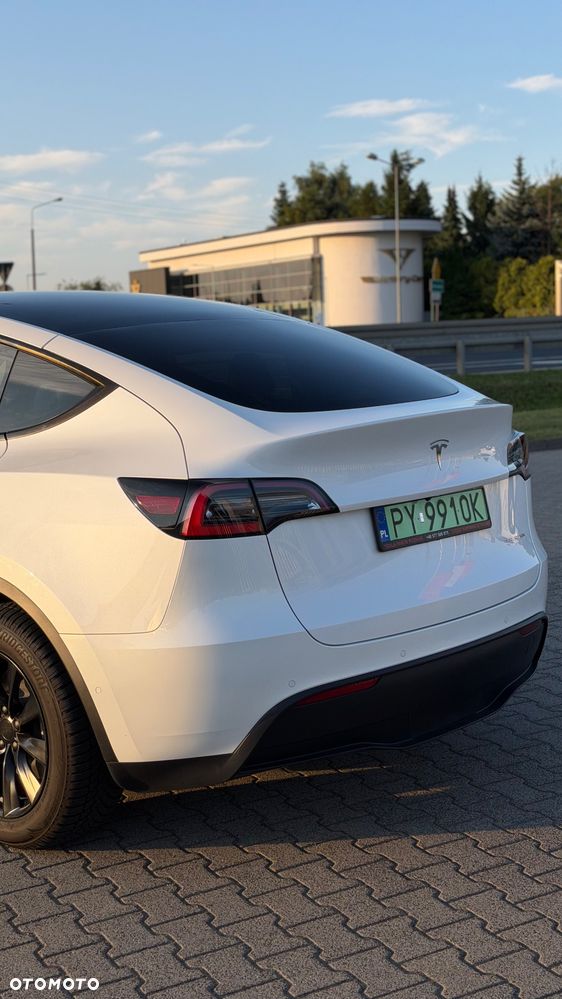 Tesla Model Y Long Range AWD - 9
