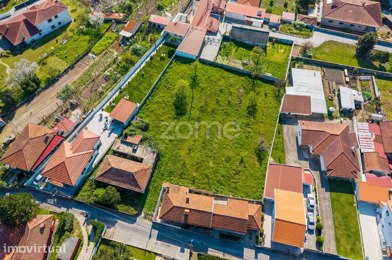 Terreno com 2120m2 em Serzedelo, Guimarães - Grande imagem: 2/8