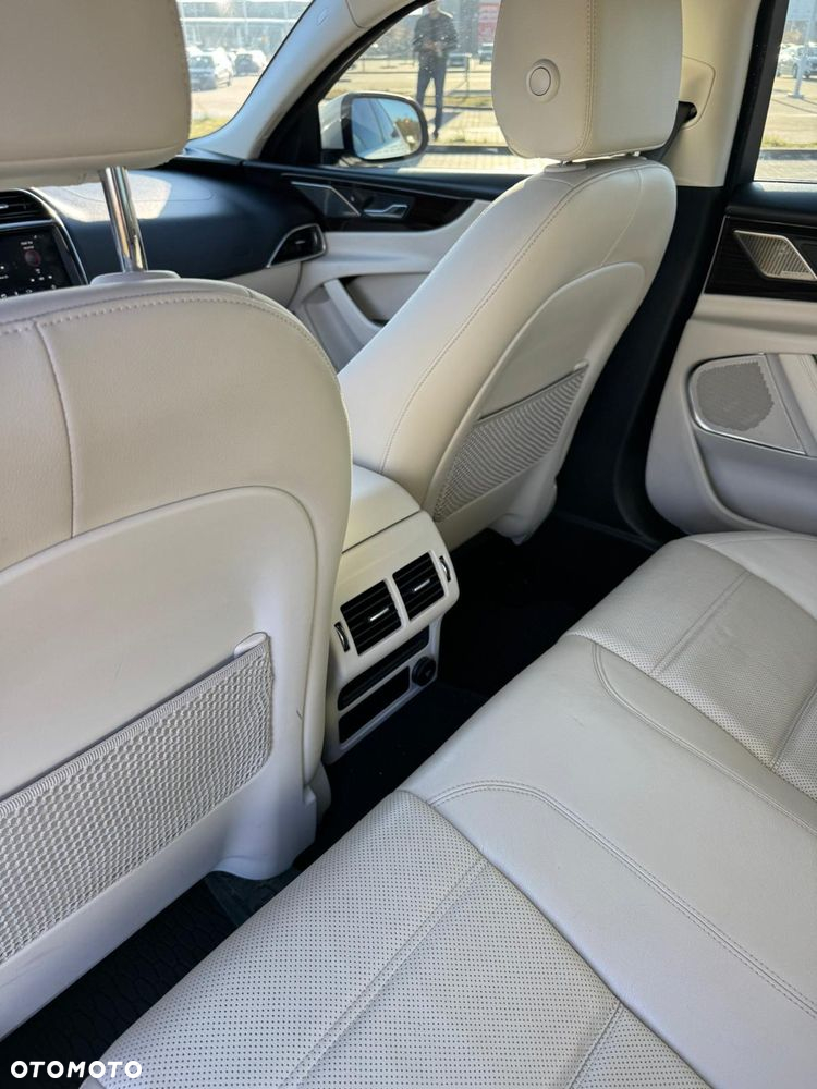 Jaguar XE - 35