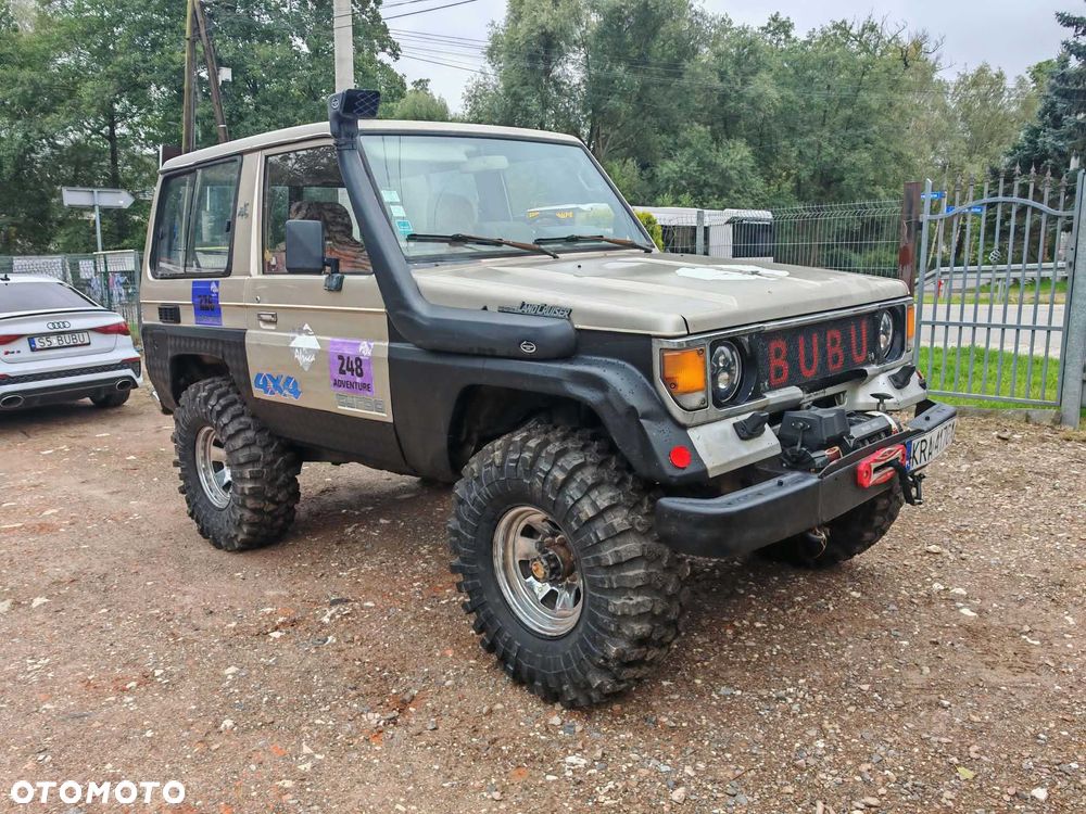 Toyota Land Cruiser - 1