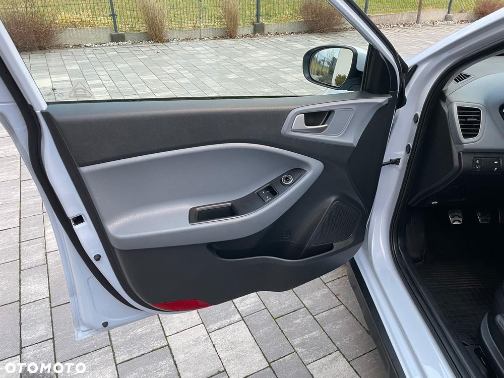 Hyundai i20 blue 1.4 Active Select - 24