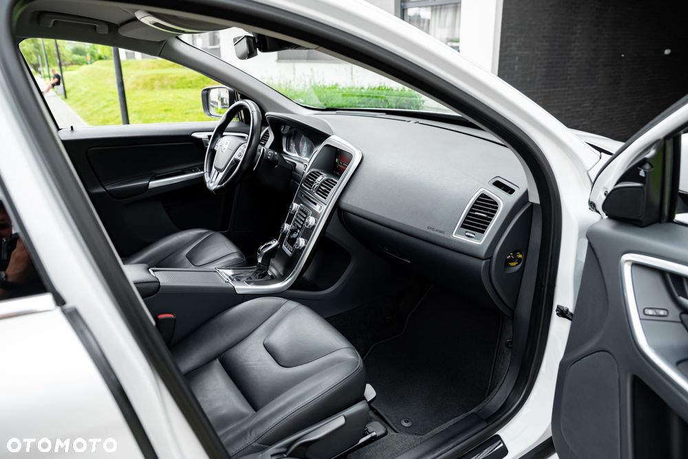 Volvo XC 60 D5 AWD Summum - 22