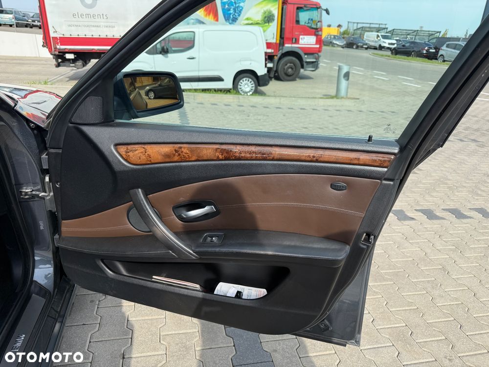 BMW Seria 5 530d Sport-Aut Edition Sport - 11