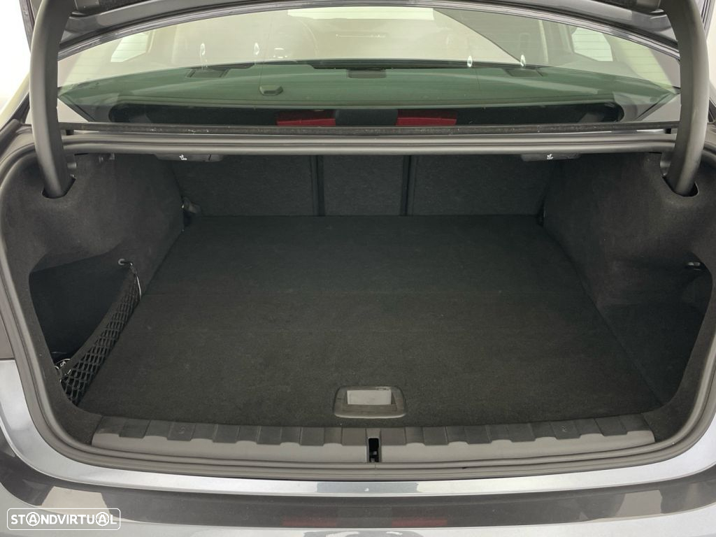 BMW 330 e Auto - 13