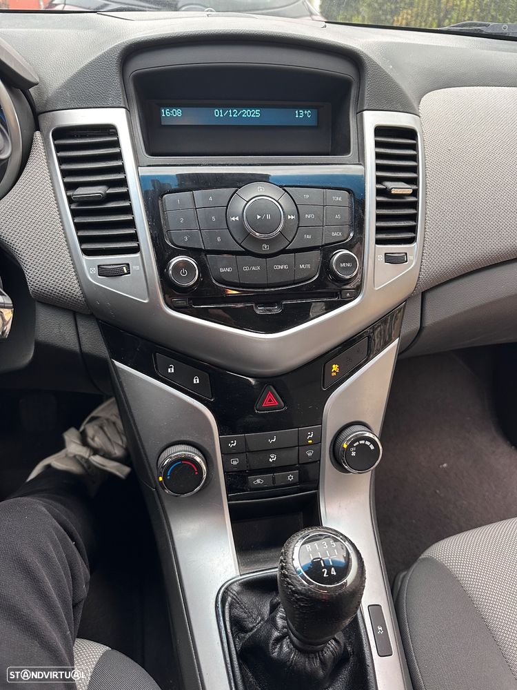 Chevrolet Cruze 1.6 LS - 8