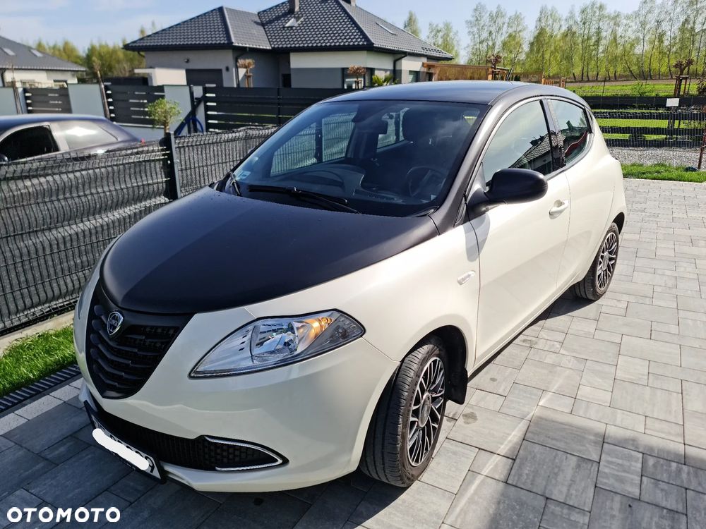 Lancia Ypsilon 1.2 8V Momo S&S - 1