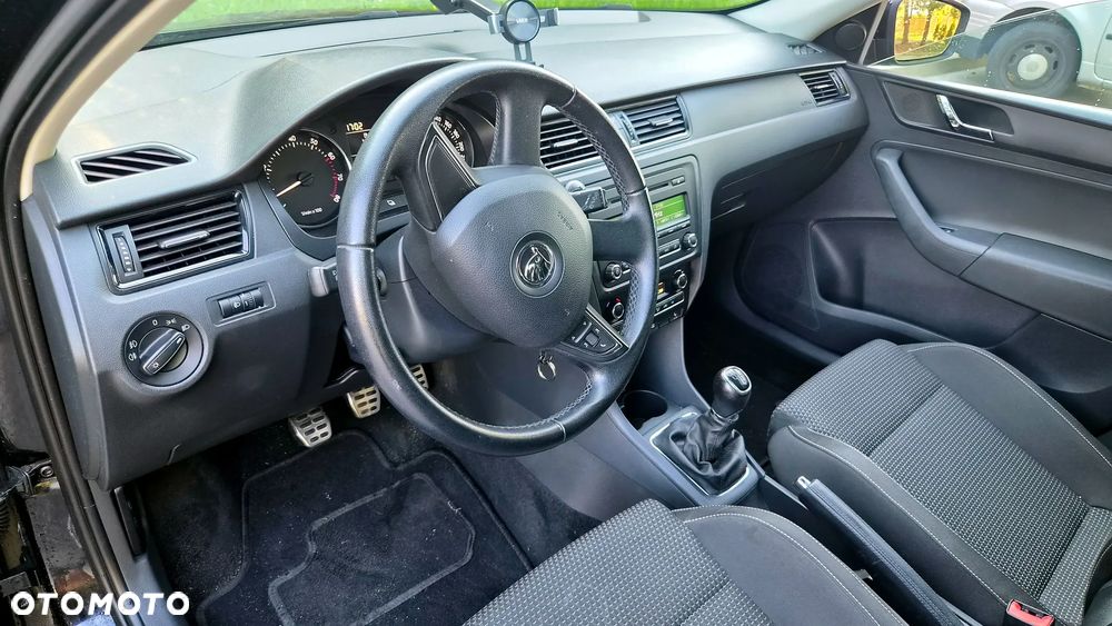 Skoda RAPID 1.2 TSI Ambition - 34