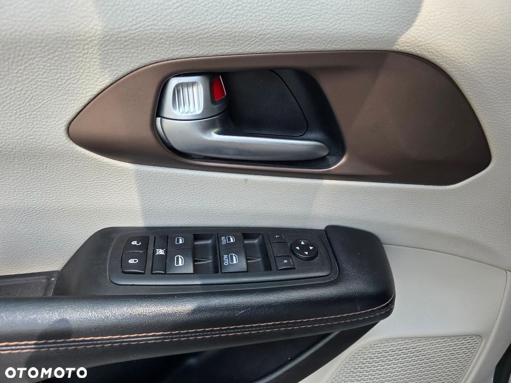 Chrysler Pacifica - 9
