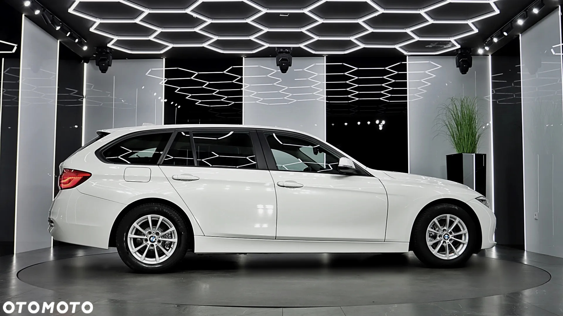 BMW Seria 3 318i GPF - 11