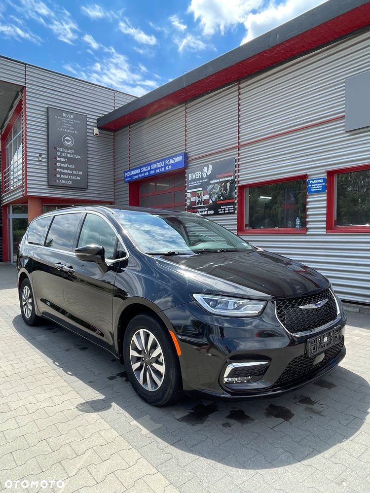 Chrysler Pacifica - 16