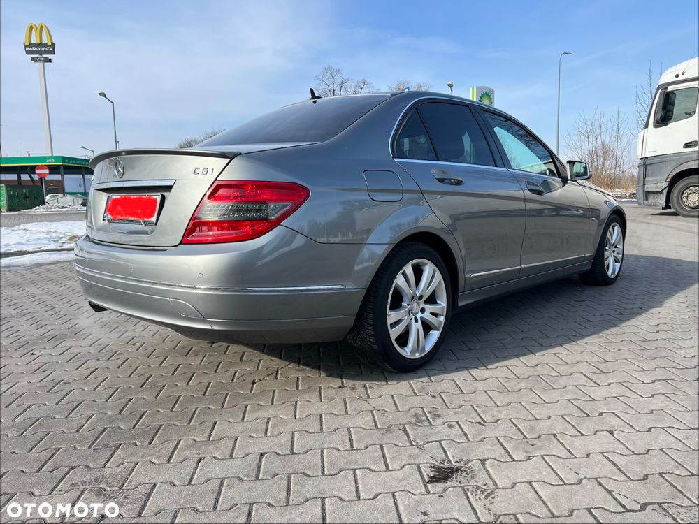 Mercedes-Benz Klasa C 180 CGI Automatik BlueEFFICIENCY Avantgarde - 3