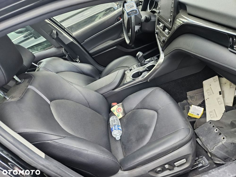 Toyota Camry Executive - 16