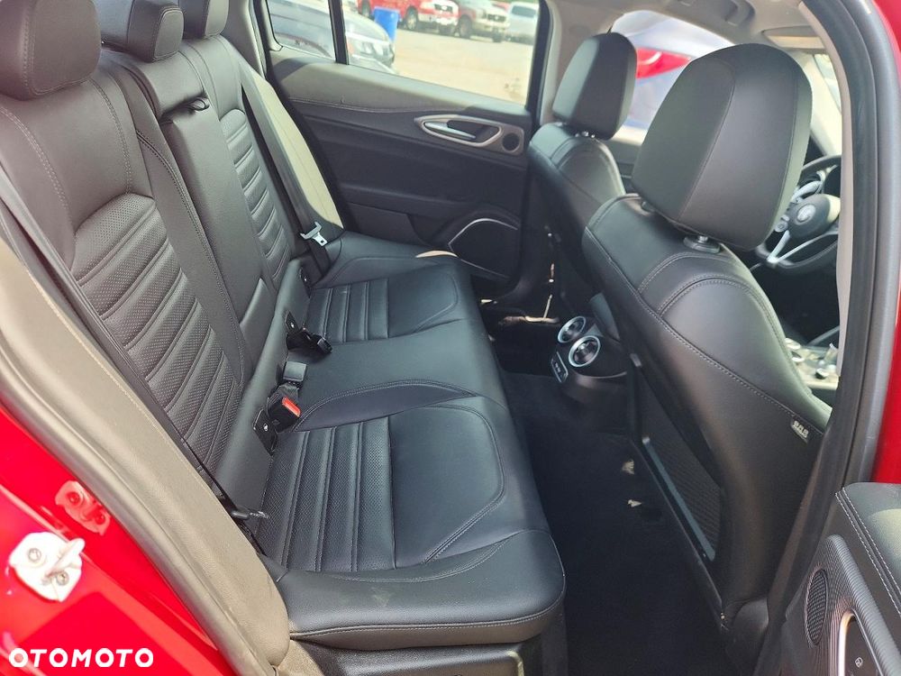 Alfa Romeo Giulia 2.0 Turbo 16V AT8-Q4 Veloce Ti - 7