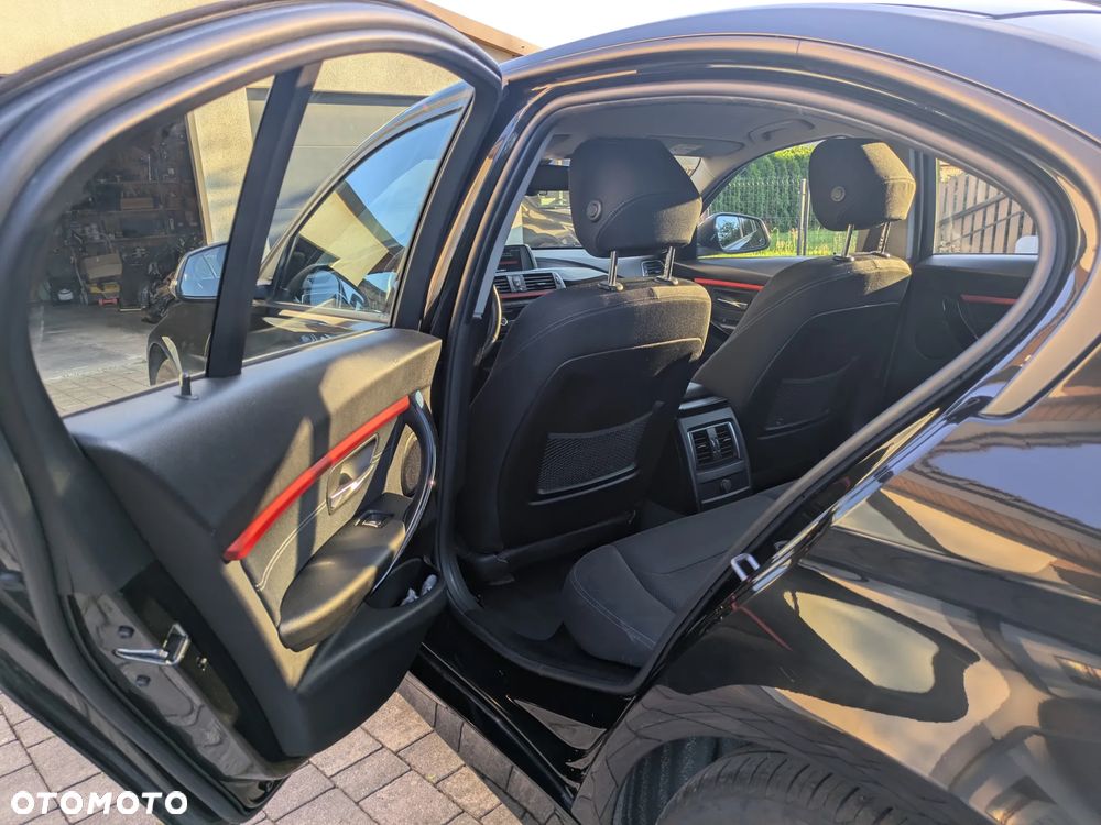 BMW Seria 3 318i - 8