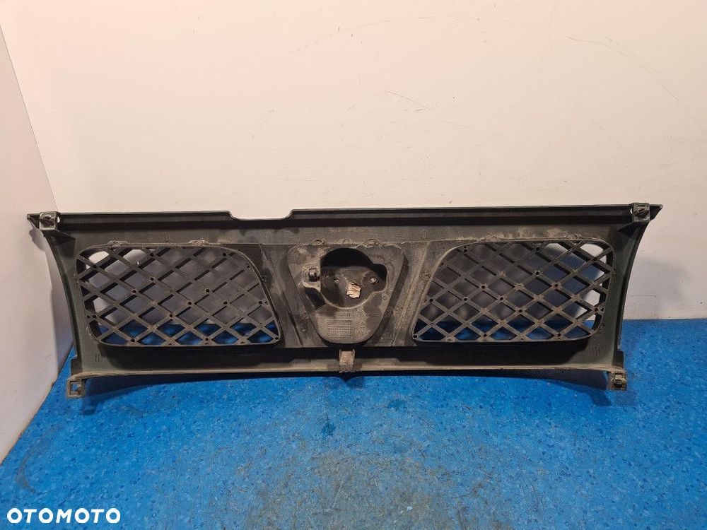 NISSAN TERRANO II LIFT ATRAPA / GRILL - 5