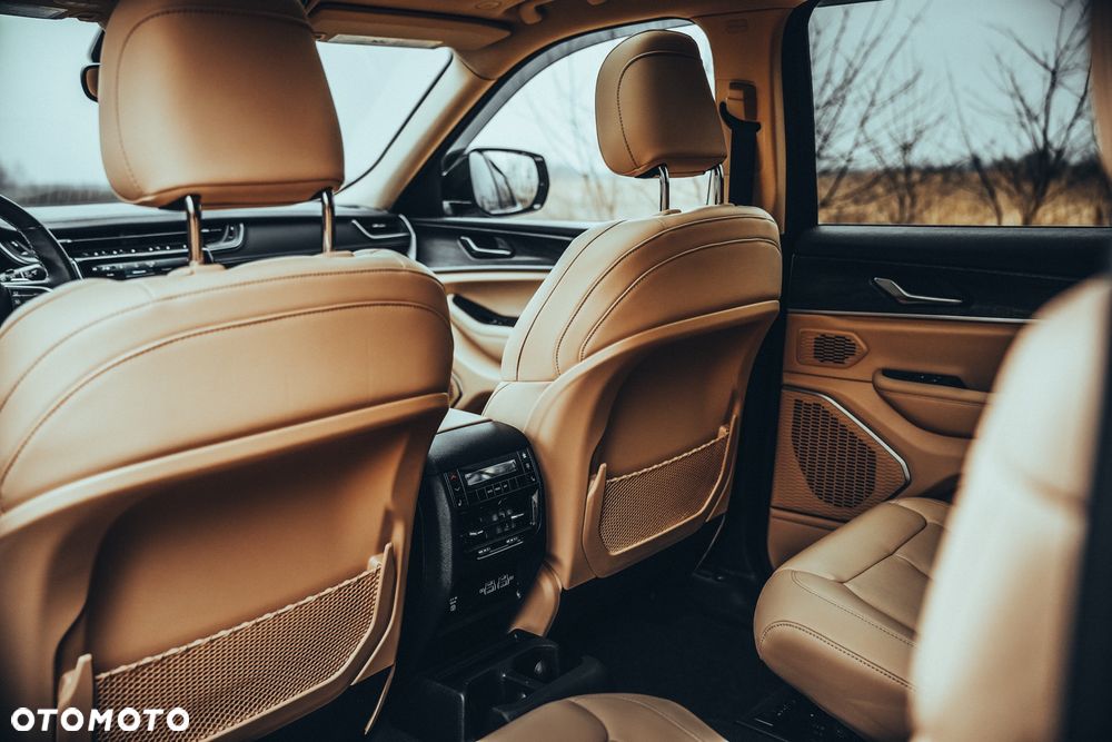 Jeep Grand Cherokee - 34