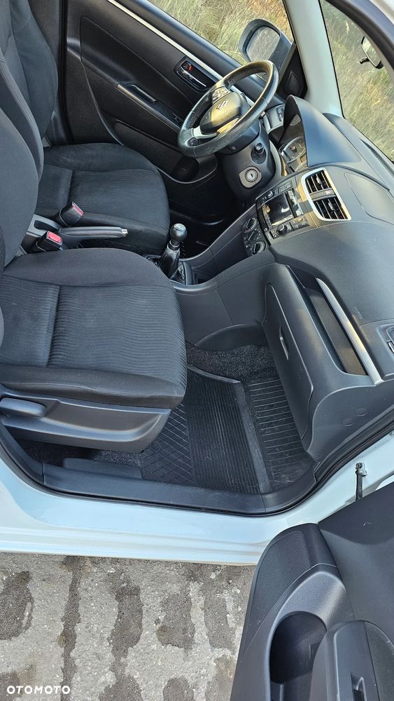 Suzuki Swift 1.3 DDiS Club - 6