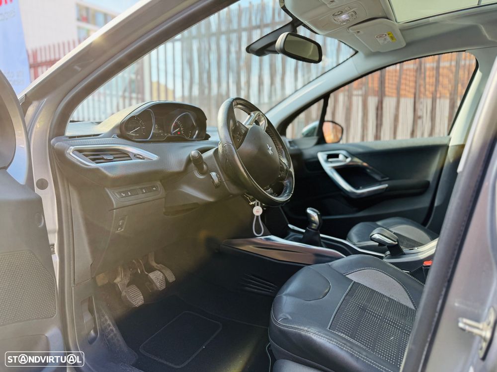 Peugeot 2008 1.2 PureTech Allure - 16