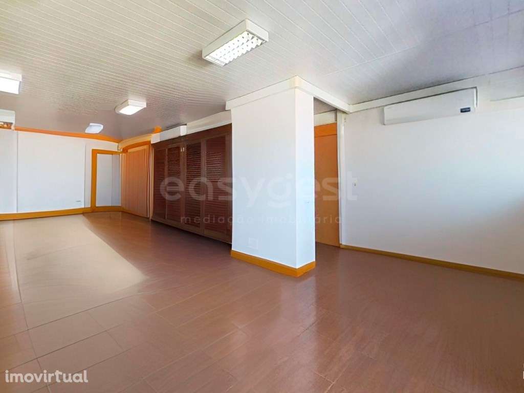 Edifício para Comércio ou Serviços - Zona Premium de Ponta Delgada - Grande imagem: 5/17