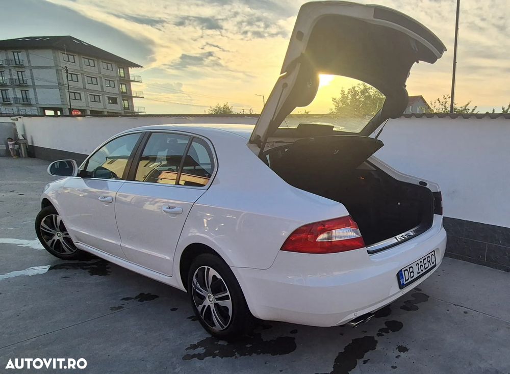 Skoda Superb 2.0 TDI Elegance - 9