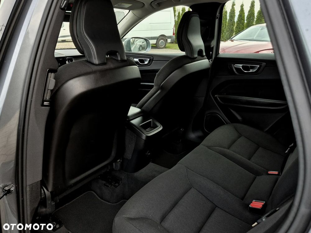 Volvo XC 60 B4 D AWD Geartronic Momentum Pro - 37