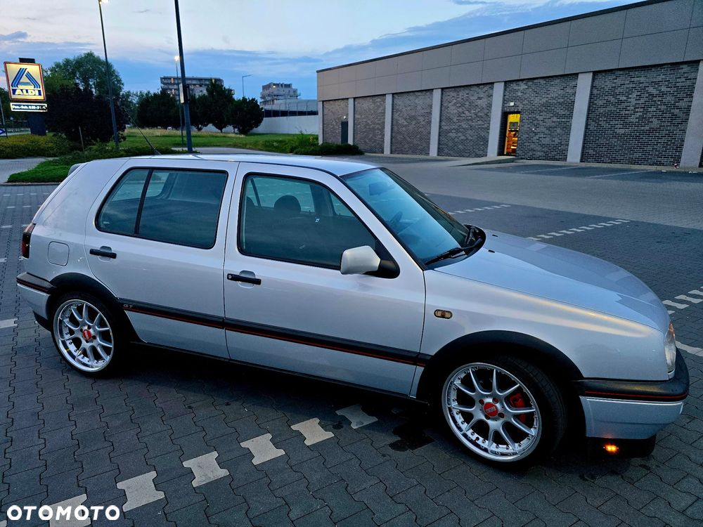 Volkswagen Golf - 25