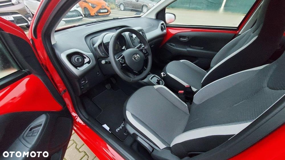 Toyota Aygo x.shift x-play connect - 9