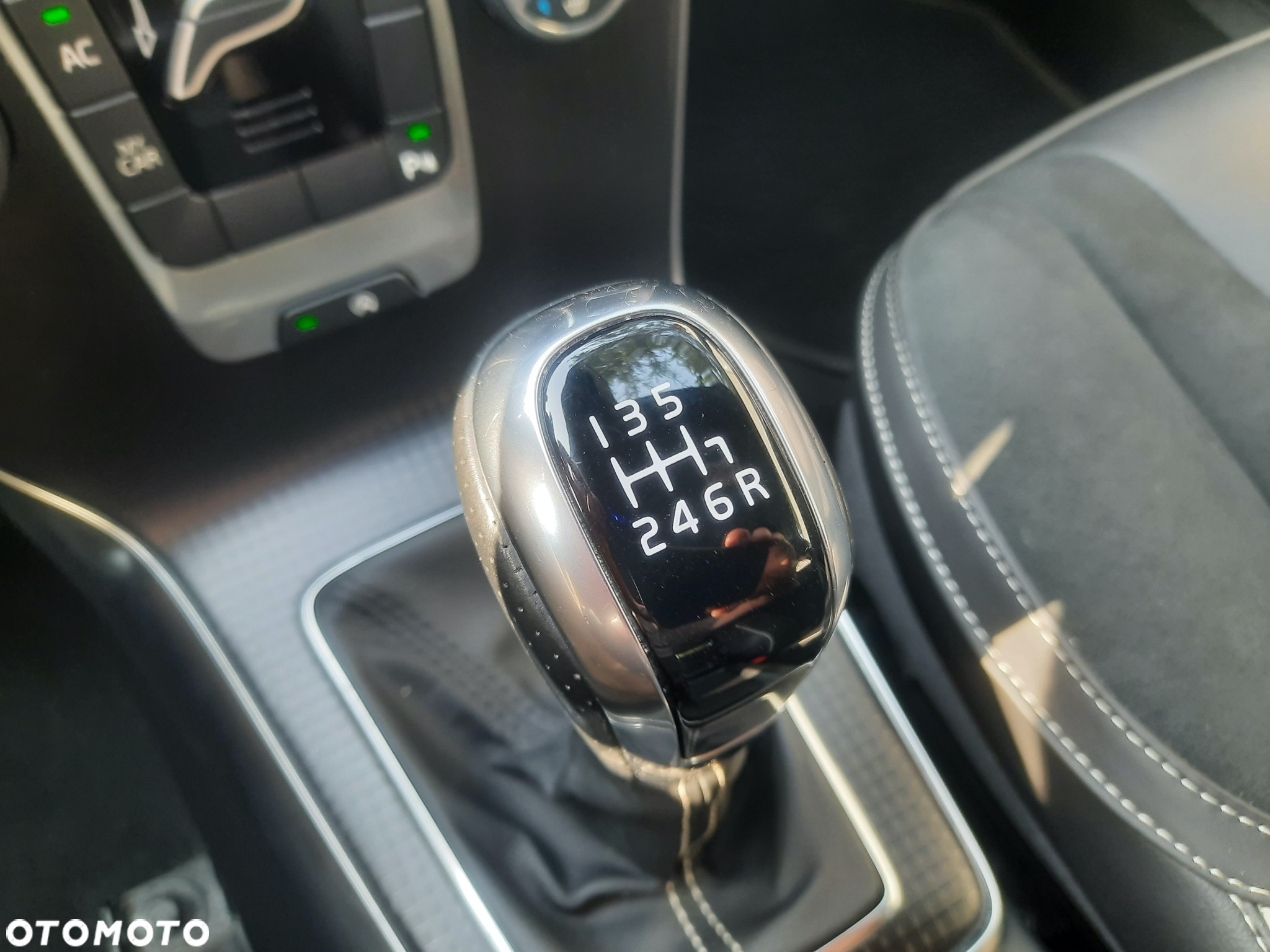 Volvo V40 T3 Drive-E R-Design Momentum - 24