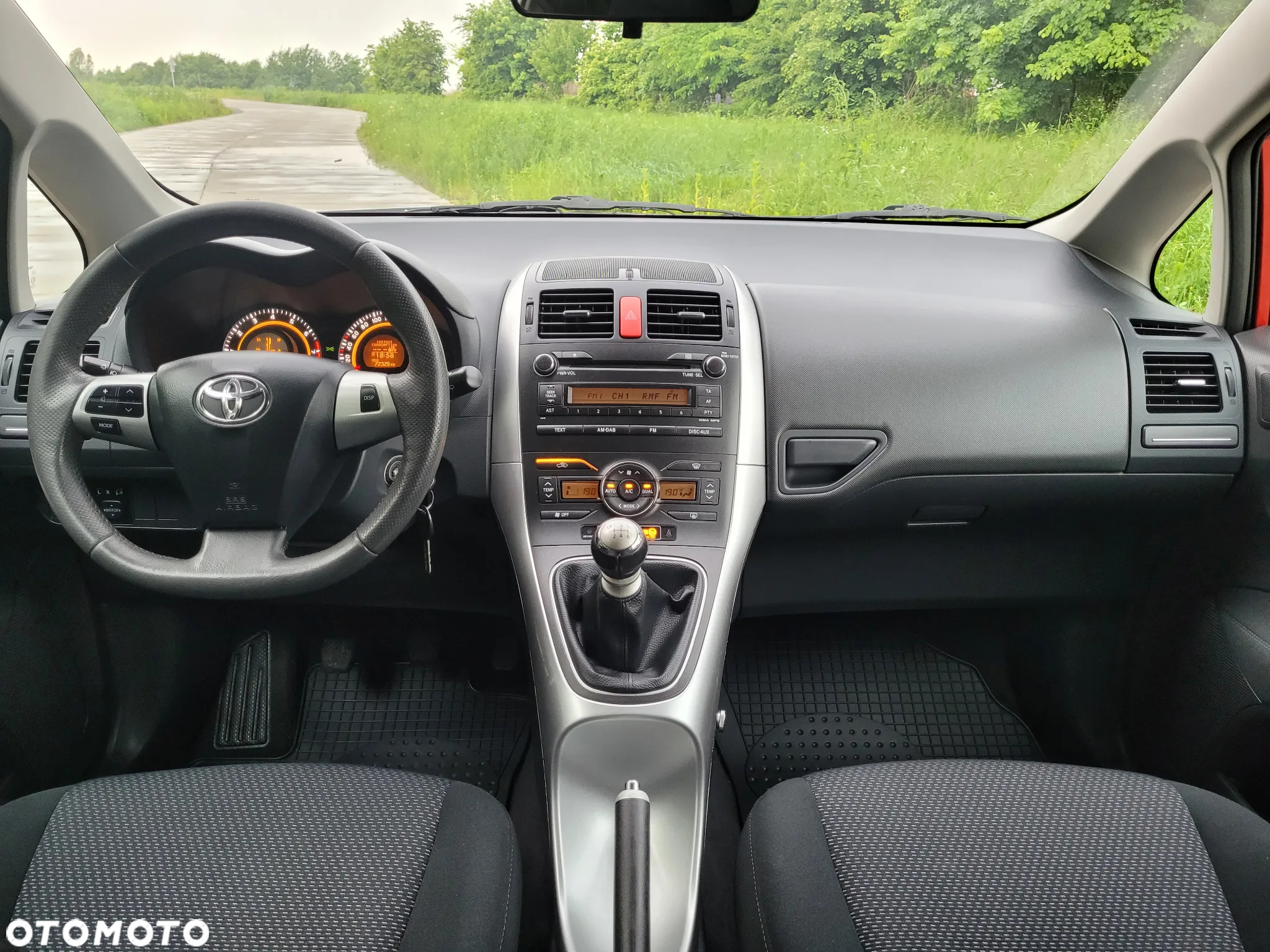 Toyota Auris 1.6 Premium + - 14