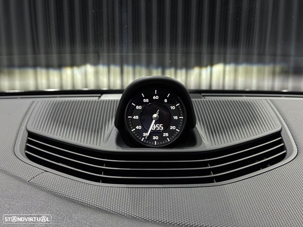 Porsche Taycan 4 - 23