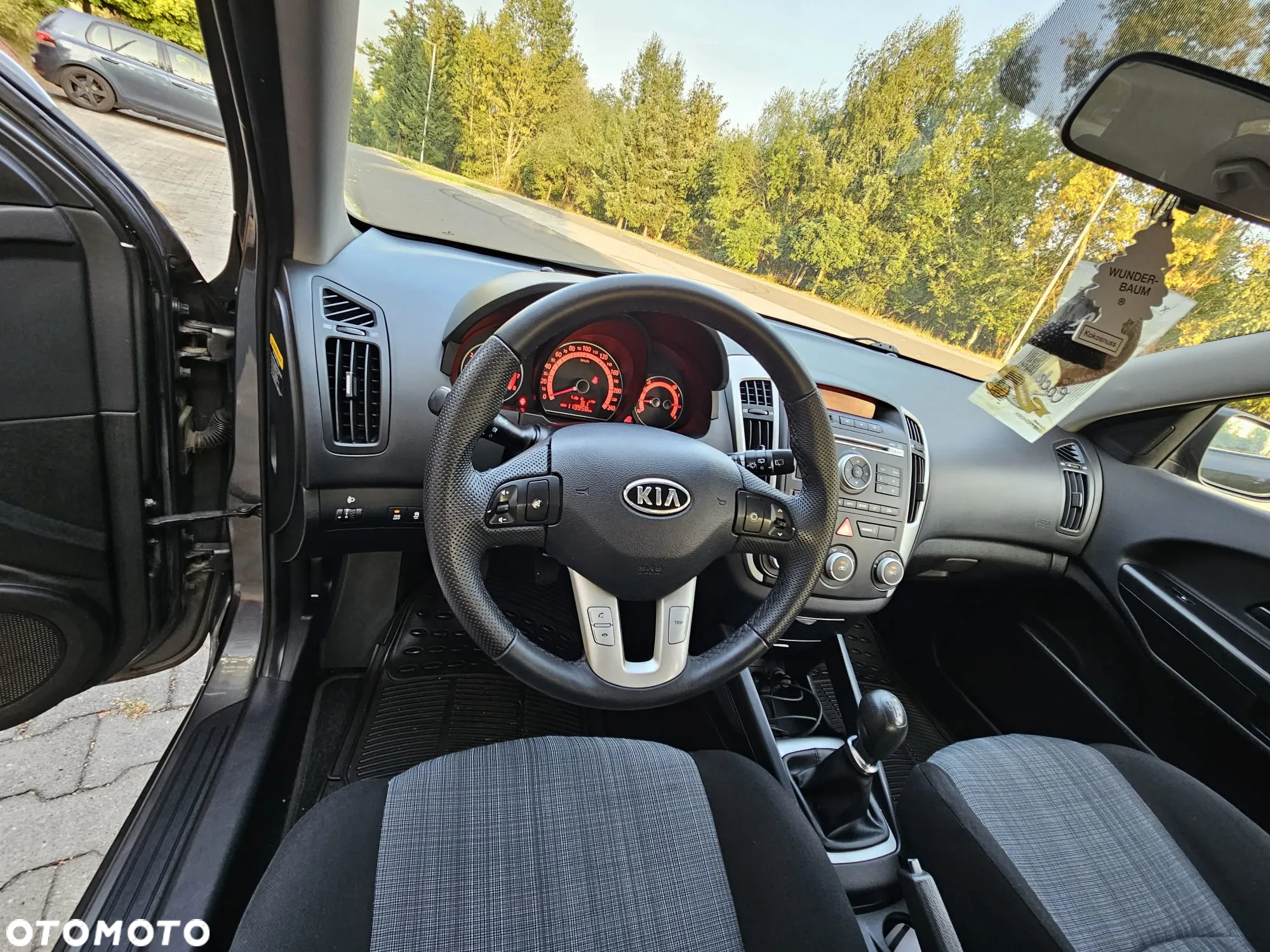 Kia Ceed 1.4 CVVT SW Dream-Team Edition - 32