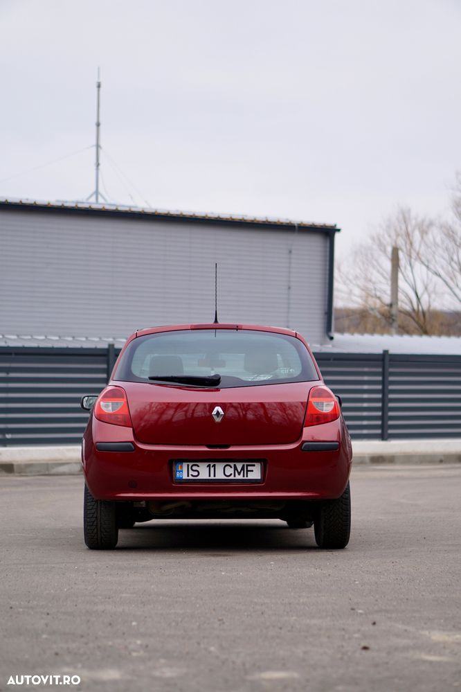 Renault Clio III 1.2 Authentique - 9
